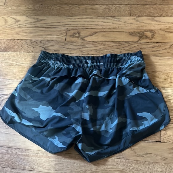 Athleta Mesh Racer Run Short 4”, size small, green camo, gently used - Picture 3 of 3
